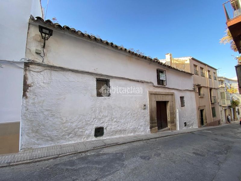 Foto 8267cec3-eeac-4230-a8b0-fa5f47936d4b. Casa aparellada a Úbeda