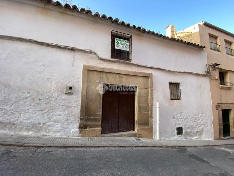 Foto fcb987f8-df71-4c3d-b1e7-fd0a02c62616. Casa aparellada a Úbeda