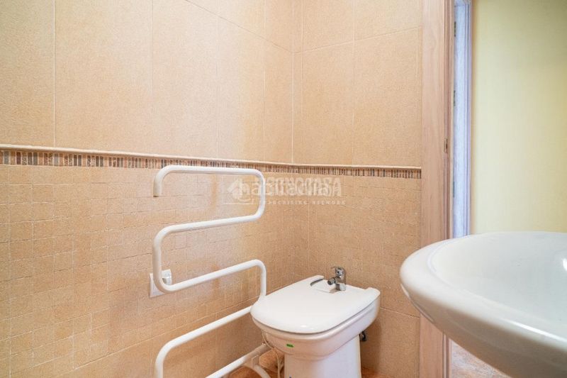 Foto 04ed001d-5c5c-4d9f-ad2e-3dd6be293da2. Casa aparellada amb calefacció a Úbeda