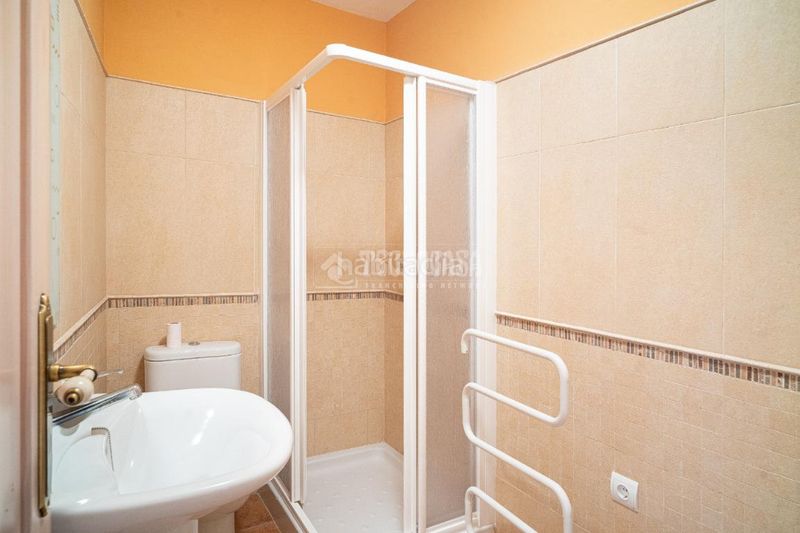 Foto 6a001659-c561-4525-8ba7-0132a4464ebf. Casa aparellada amb calefacció a Úbeda