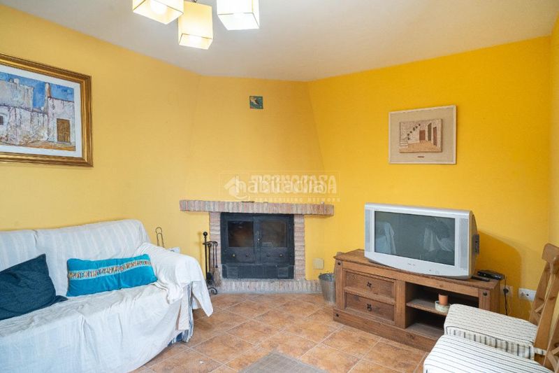 Foto 8ad2f104-0f3f-44d6-b694-9671a8591f59. Casa aparellada amb calefacció a Úbeda