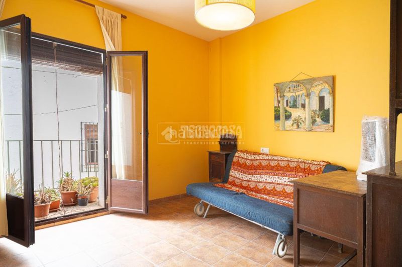 Foto a32f9e4d-1df0-4a87-8d8f-8c169904bd56. Casa aparellada amb calefacció a Úbeda