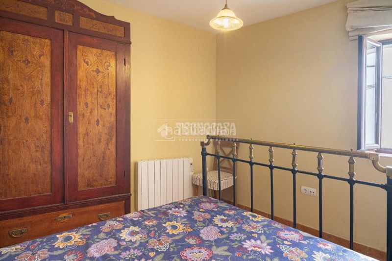 Foto f44864c9-6fa1-43e7-bdd0-991b3a3b8fc6. Casa aparellada amb calefacció a Úbeda