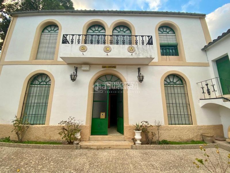 Foto 8ad0d8be-9a7b-44e7-9854-409e16b88290. Casa aparellada amb calefacció aparcament a Úbeda