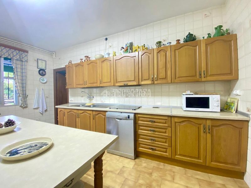 Foto 9d79e3d9-2584-4452-bf8c-fbffb3f95aa1. Casa aparellada amb calefacció aparcament a Úbeda