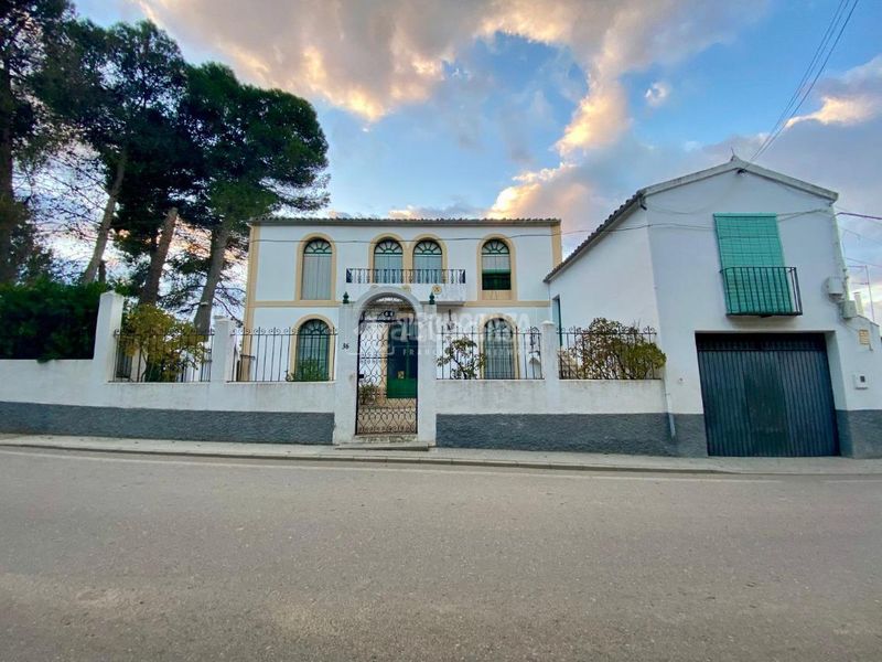 Foto c08dd0f0-18a6-457e-a4c0-3c6b9416d660. Casa aparellada amb calefacció aparcament a Úbeda