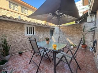 Maison jumelée à Orcasitas. Casa en venta en madrid