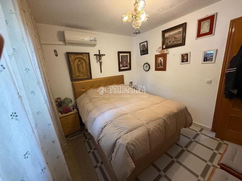 Foto 13085fe7-3509-4fd7-90ff-e7e3f557c0ad. Casa aparellada a Orcasitas Madrid