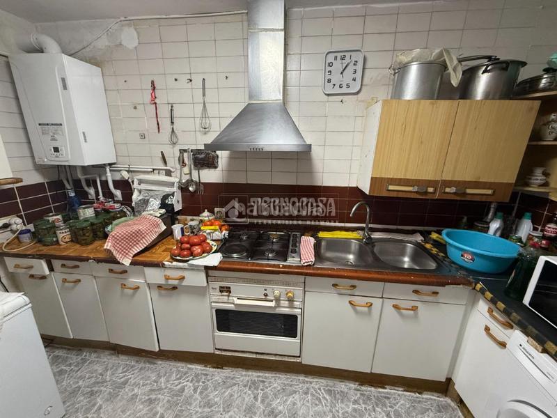 Foto 6dd1fa9d-1f6a-4215-8d9c-3c10f053d5ea. Casa aparellada a Orcasitas Madrid