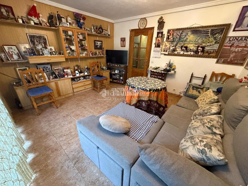 Foto 94c84ff3-fcc4-4d2e-8255-858e5cdc2131. Casa aparellada a Orcasitas Madrid