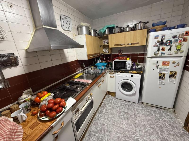 Foto eb8e8290-7df8-44cc-bee0-61dd3ba38f26. Casa aparellada a Orcasitas Madrid