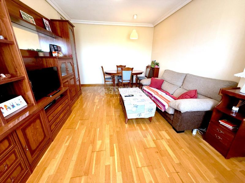 Foto da5bfc76-63c5-49a9-a316-735e751a5979. Pis amb calefacció piscina a Orcasitas Madrid