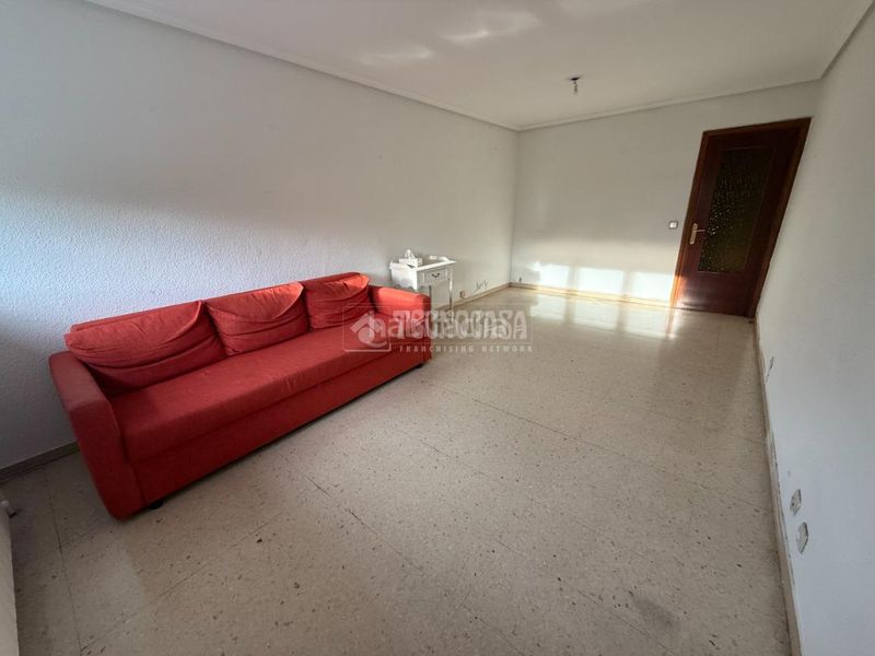 Foto 0d4d984c-75b4-4c43-87a0-fd5fb6bb4a89. Piso  en venta en Orcasitas Madrid