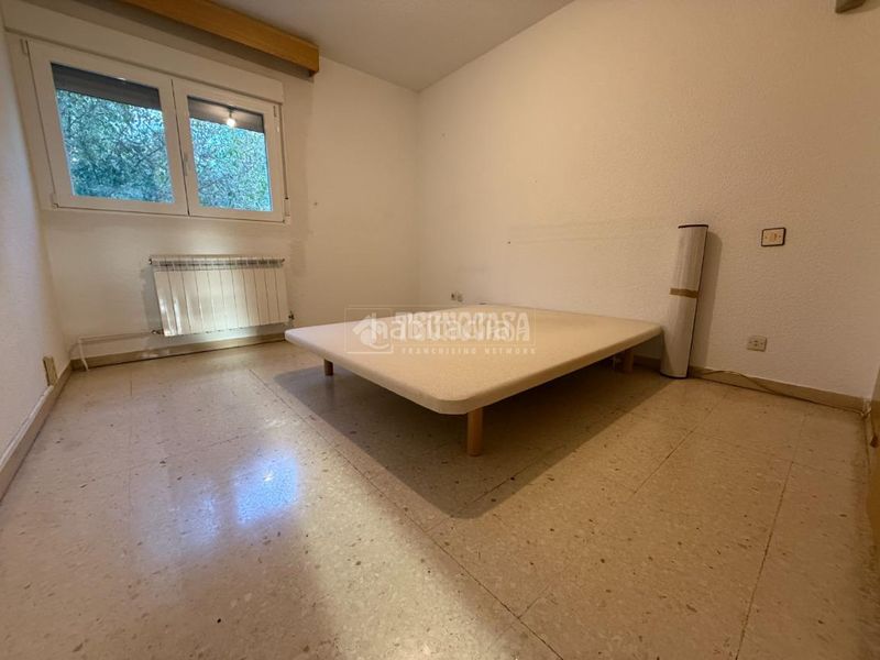 Foto 6c5e2e3e-7cb3-4ca5-b21e-43c42c3bb45d. Piso  en venta en Orcasitas Madrid