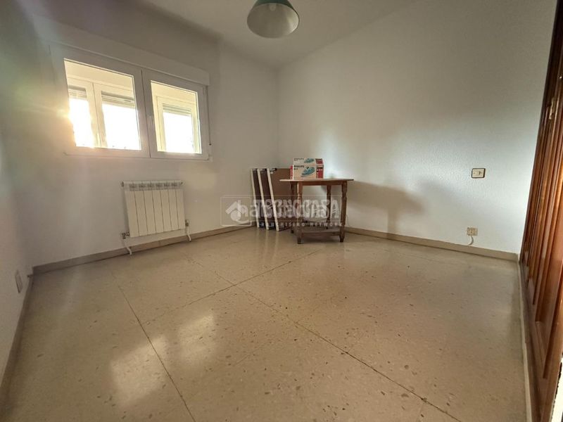 Foto f0ecec28-2674-4880-94b0-487052b29a95. Piso  en venta en Orcasitas Madrid