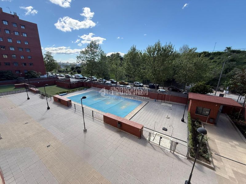 Foto de9433cb-8c66-4474-99ab-70228167325c. Pis amb calefacció piscina a Orcasitas Madrid