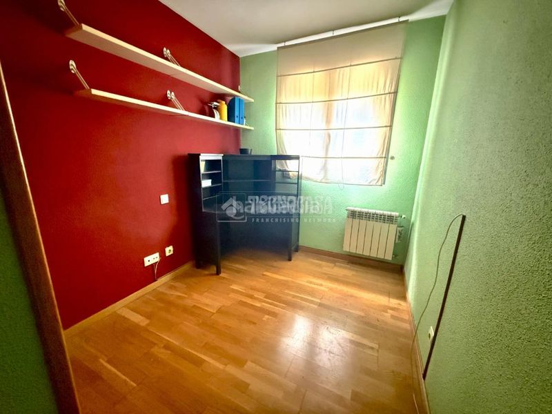 Foto bc021ced-c289-46a8-9725-2371fcc43c79. Piso  en venta en Orcasitas Madrid