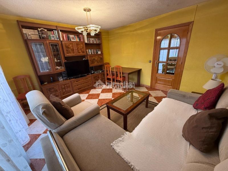 Foto cf2fc0a9-7f36-4c6e-b7cb-fc2736309985. Towny house with heating in Orcasitas Madrid