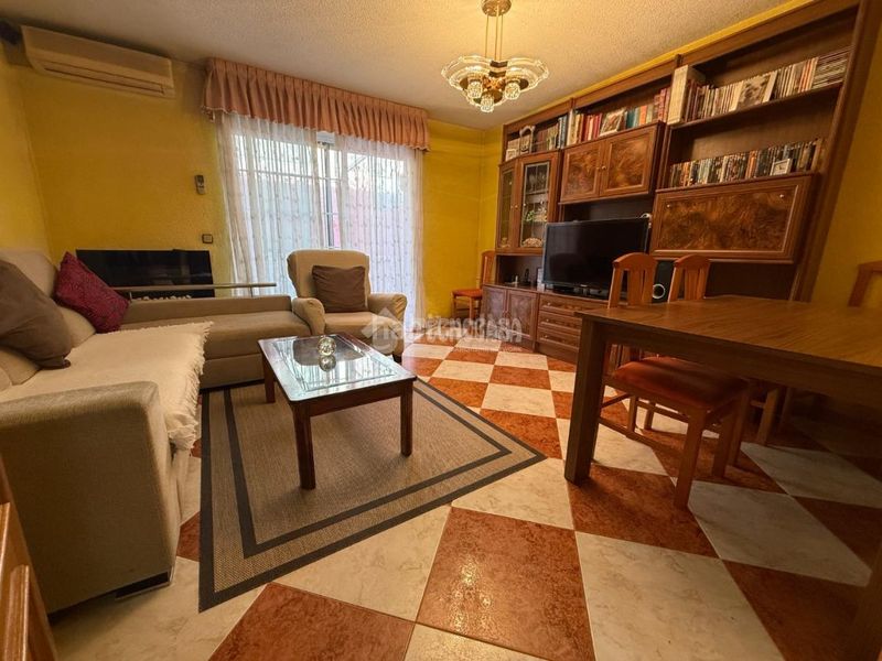 Foto dca65775-032e-426a-82ef-78db1a5eb7bb. Towny house with heating in Orcasitas Madrid
