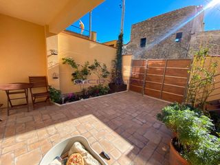 Casa  Carrer padro. Con vistas a la bahía de roses