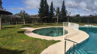 Casa adossada a Benacazón. Adosado en venta en instituto, 3 dormitorios.