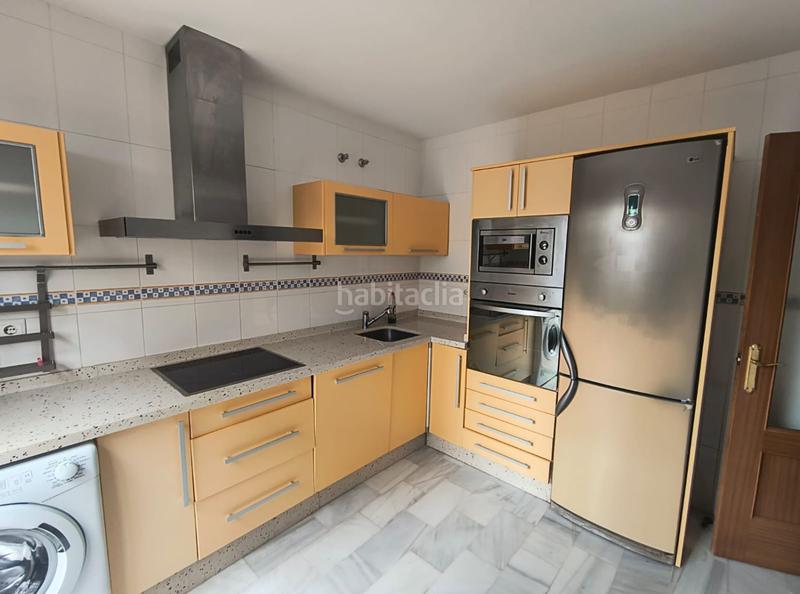 Foto ed3d751e-2d10-486c-938c-72a8416f8e4e. Maison jumelée avec parking dans Pilas