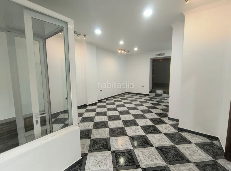 Foto be2fbf74-b126-421e-af43-841f4556fc3b. Lloguer local comercial a Benacazón