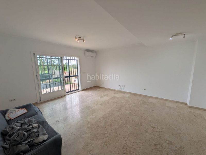 Foto 11fff212-fbe0-46e8-8c44-375db27a6b8f. Casa adossada amb aparcament a Aznalcázar