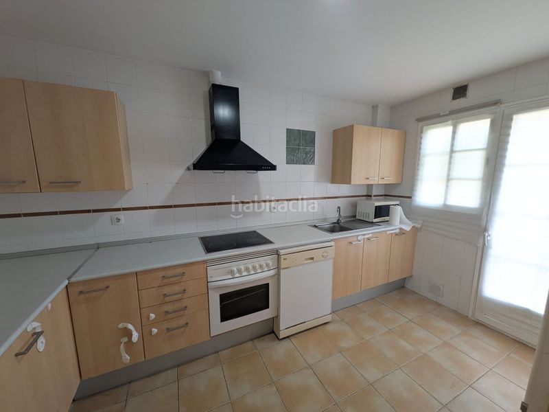 Foto 5869290f-0263-4d47-9a5f-a1d2a905844a. Casa adossada amb aparcament a Aznalcázar