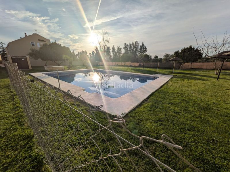 Foto 7bee116c-09fb-42f9-80ff-254c6041ecee. Casa adossada amb aparcament a Aznalcázar