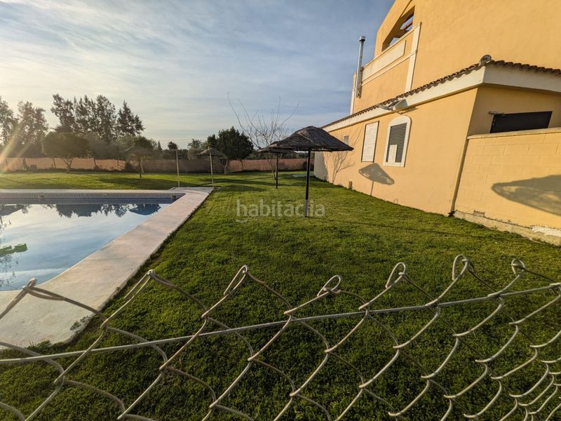 Foto 858917f1-be84-4a39-8b1f-01dee552f165. Casa adossada amb aparcament a Aznalcázar