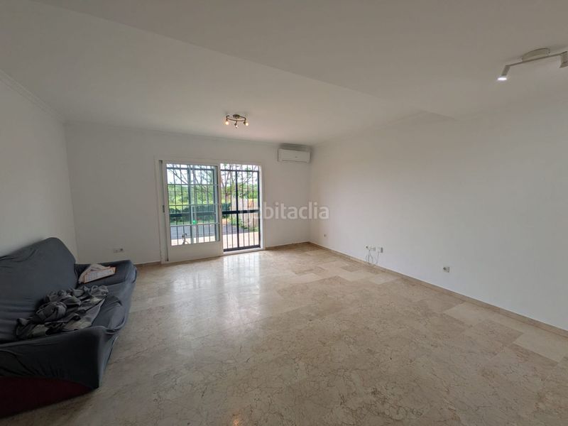 Foto 8d1c81be-9811-491d-bd61-9ffb08122723. Casa adossada amb aparcament a Aznalcázar