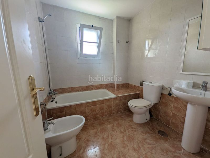 Foto a53a3ad3-03c6-4268-b171-cac08546555b. Casa adossada amb aparcament a Aznalcázar