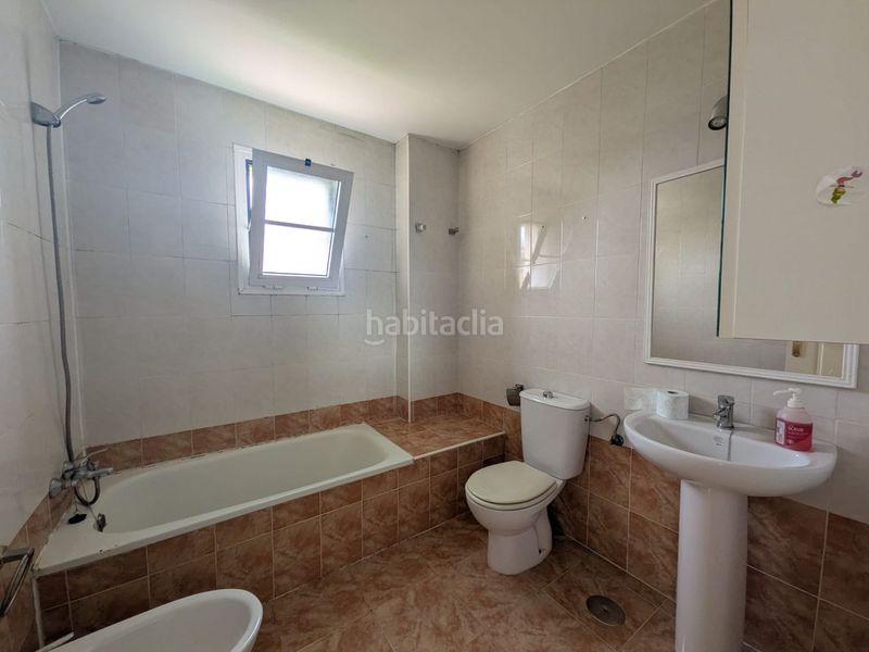 Foto b2caa909-c129-4e5b-ba52-2a971990fcdb. Casa adossada amb aparcament a Aznalcázar