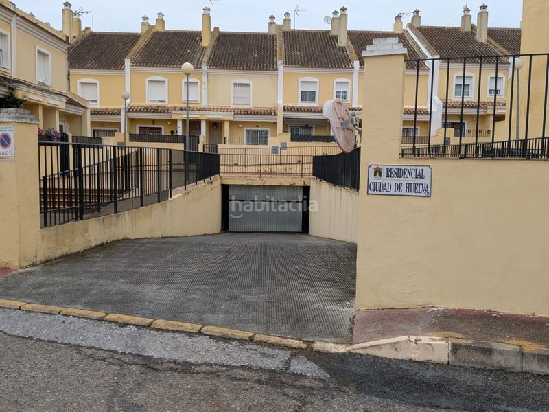 Foto bc176136-d72b-4ceb-a9ad-867ae0ebf1d9. Casa adossada amb aparcament a Aznalcázar