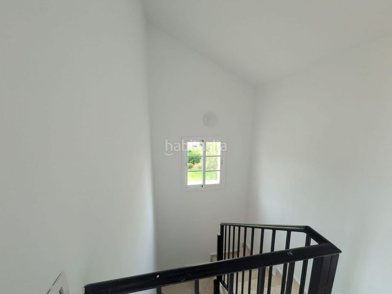 Foto cbe7516b-9326-46f8-9bb2-a5371972f3d7. Casa adossada amb aparcament a Aznalcázar