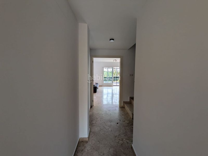 Foto e325b890-9a19-4c38-9e27-acc16c3d9e3a. Casa adossada amb aparcament a Aznalcázar