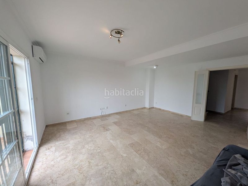 Foto e971cbf1-de41-44c6-befe-ba51e6a0cc4f. Casa adossada amb aparcament a Aznalcázar