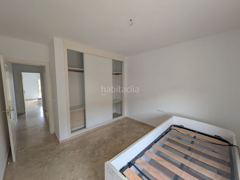 Foto f2019dbb-f75b-4586-b6c0-b88ac7ae1ee1. Casa adossada amb aparcament a Aznalcázar