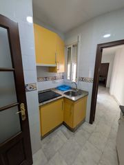 Affitto Appartamento in Sanlúcar la Mayor. Piso en alquiler en centro, 2 dormitorios.