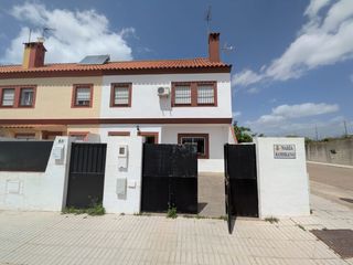 Casa a schiera in Carrión de los Céspedes. Adosado en venta en carrion de los cespedes, 5 dormitorios.