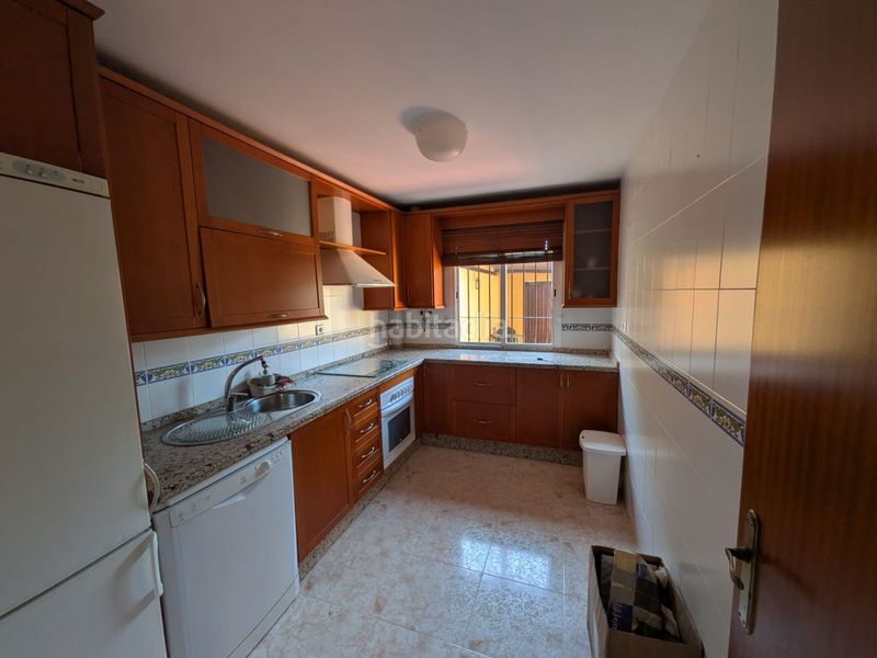 Foto 7dbd7439-4456-46fc-a960-84d2c8d765fa. Casa adossada amb aparcament a Benacazón