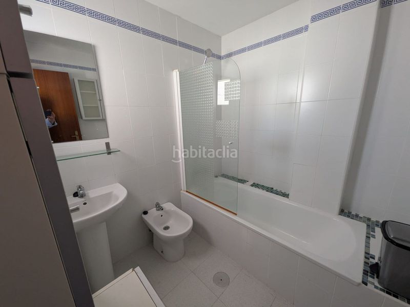 Foto b0dcc663-ef76-4759-85b4-21203a8fc218. Casa adossada amb aparcament a Benacazón