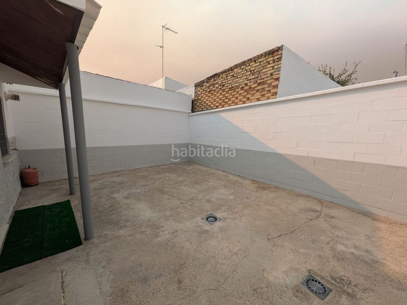 Foto 886d45ac-d73e-480e-aecb-917d04a8d64e. Casa adossada amb aparcament a Benacazón
