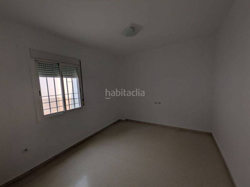 Foto 908a9227-c1ea-49e4-b8ff-cac6da095388. Casa adossada amb aparcament a Benacazón