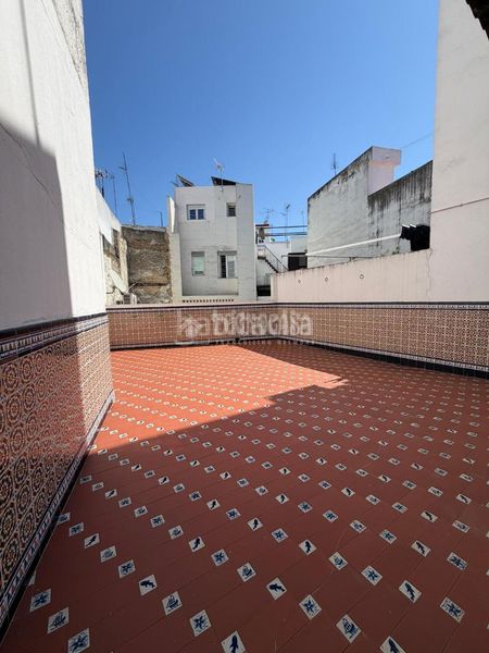 Foto de83d4d6-a505-46ac-bf93-6f982e785752. Àtic a San Gil Sevilla