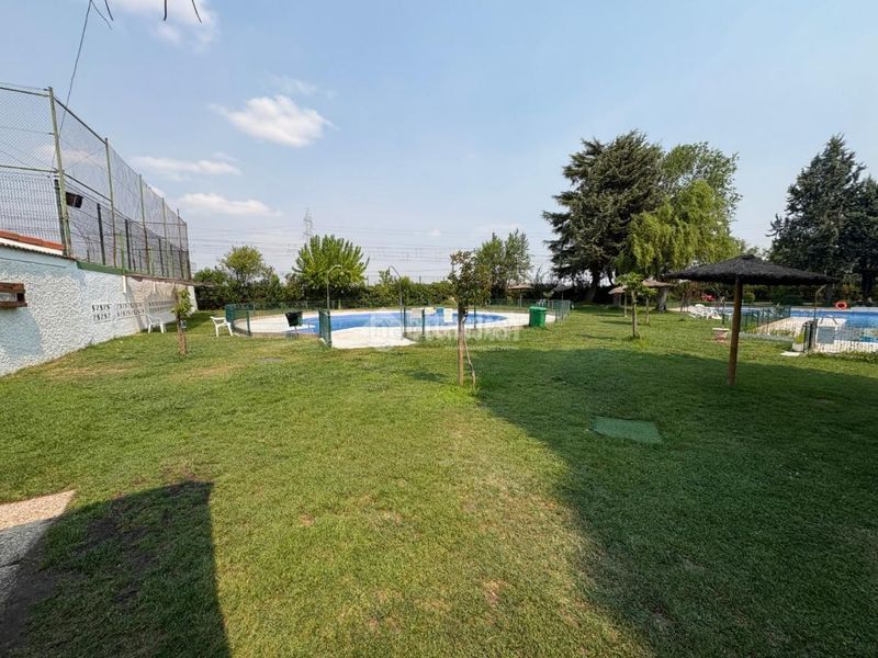 Foto ea95fe44-f13c-40ee-a933-9c1e6a2e3bba. Pis amb calefacció piscina a Humanes de Madrid