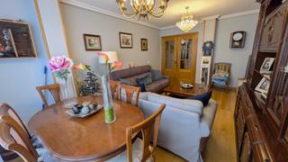 Pis  Calle jardines 21. Piso impecable de 3 hab, ascensor, garaje xxl y trastero en c/ j