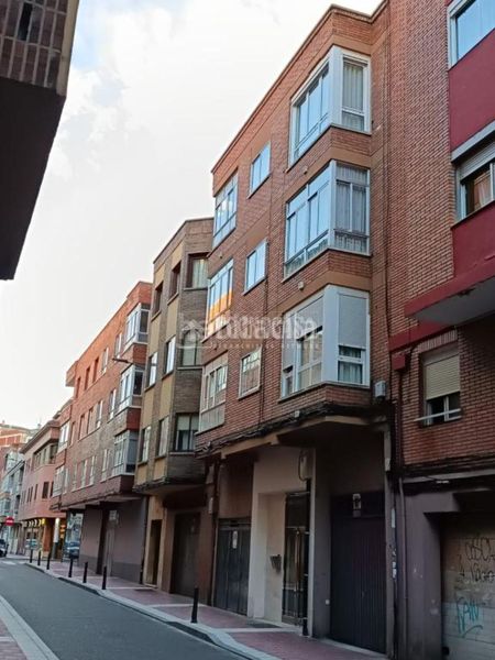 Foto 1fcf36de-8fc2-421a-a7c1-f54f1e3e2031. Aparcament cotxe a Delicias Valladolid