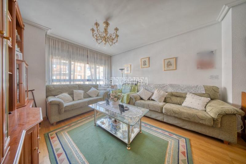 Foto a4e16fea-bb20-4d75-88dc-b1cbb4d44118. Pis amb calefacció aparcament a Delicias Valladolid